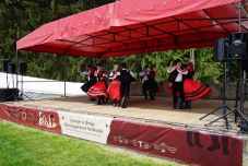 Ezerkétszázan ropták a táncot a Perkőn